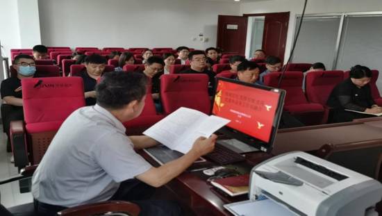 “精確定位，發(fā)揮引領(lǐng)，實現(xiàn)黨建和業(yè)務(wù)工作雙融合”主題黨課活動